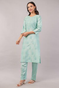 how to choose the perfect Chikankari kurta for your body type