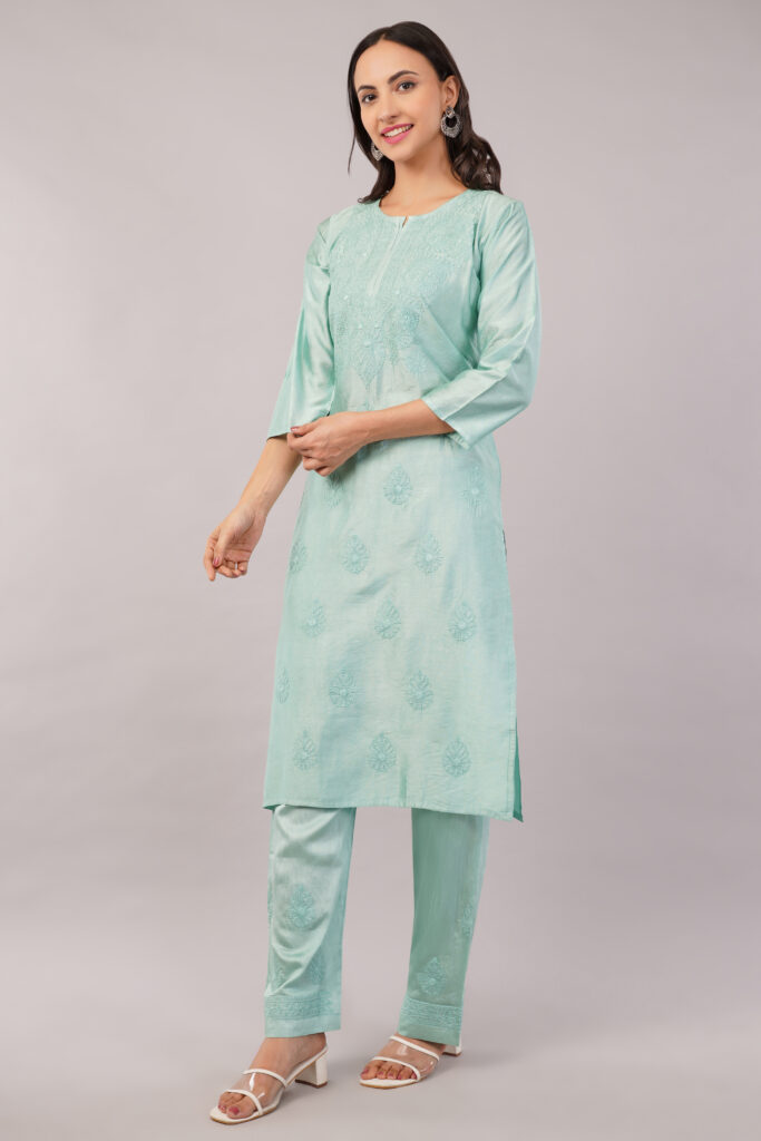 how to choose the perfect Chikankari kurta for your body type